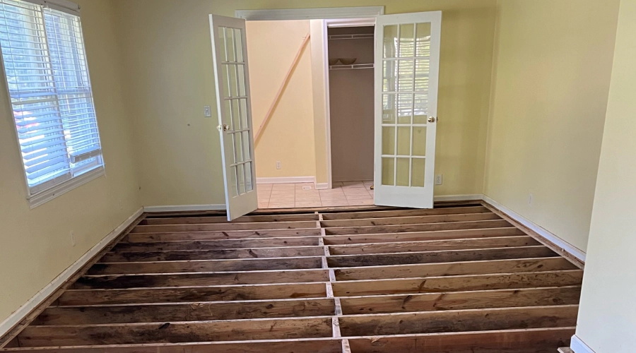 house room during a subflooring work